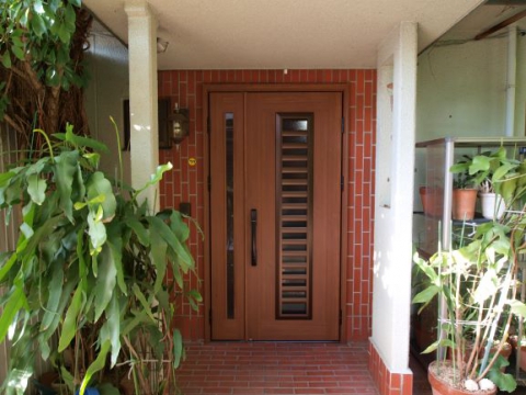 【坂出川津町店】きれいな玄関ドアになって、リモコンキーで施解錠が便利になりました